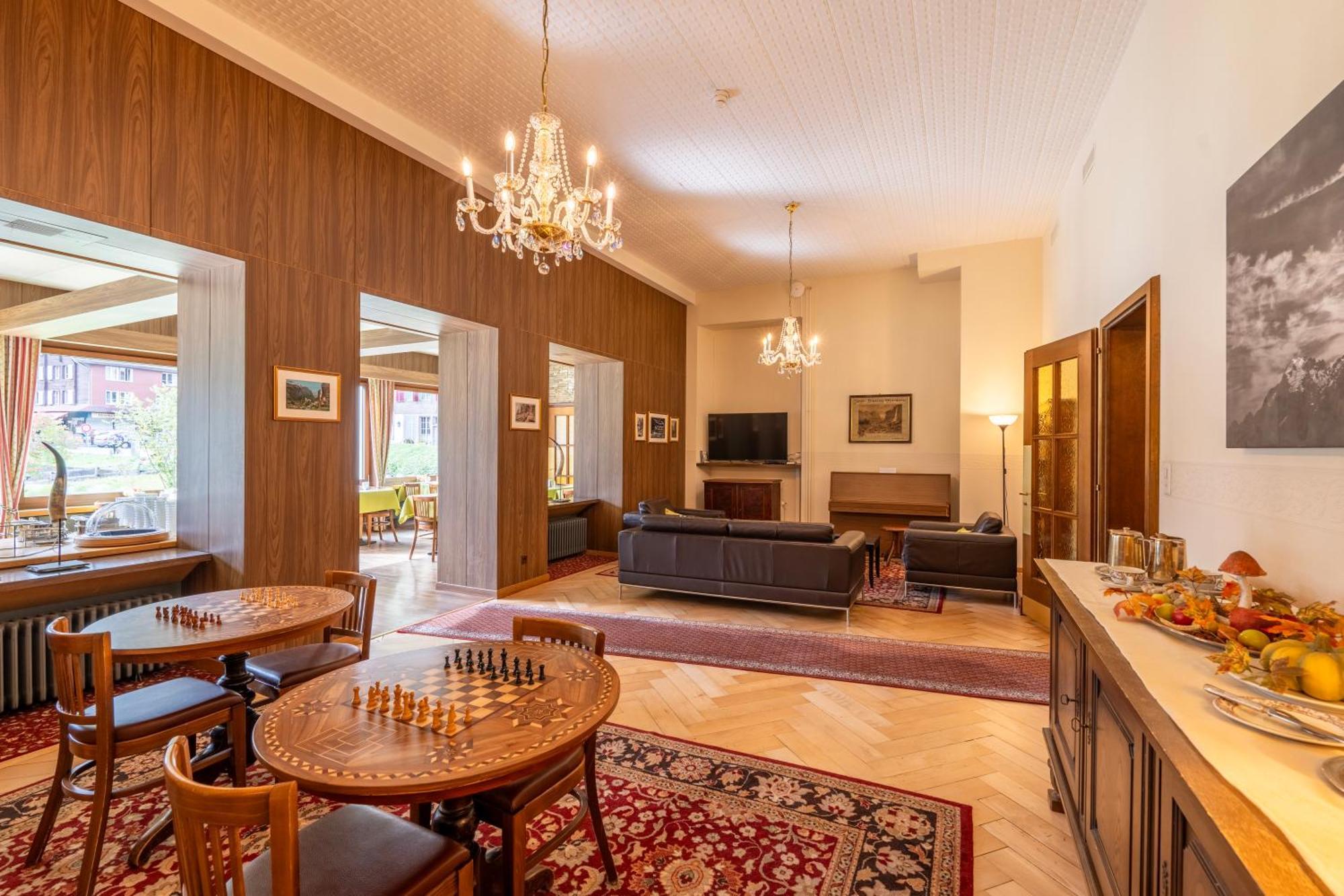 Hotel Staubbach Лаутербрунен Екстериор снимка