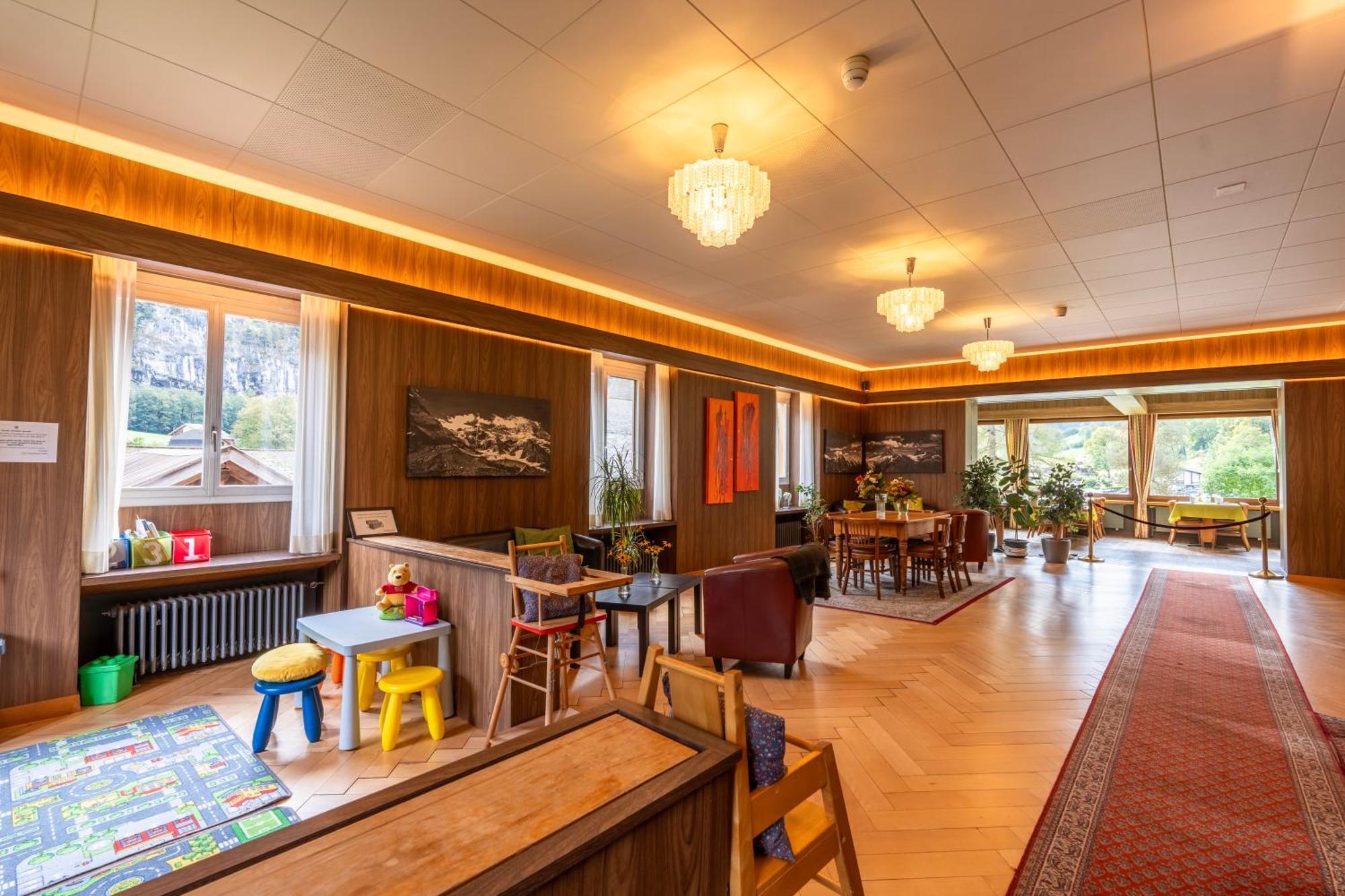 Hotel Staubbach Лаутербрунен Екстериор снимка