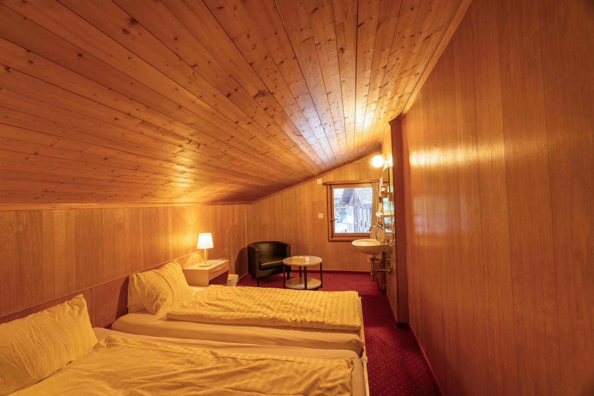 Hotel Staubbach Лаутербрунен Стая снимка