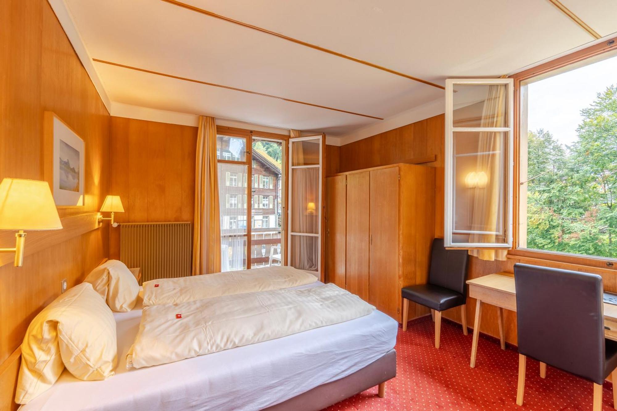 Hotel Staubbach Лаутербрунен Екстериор снимка