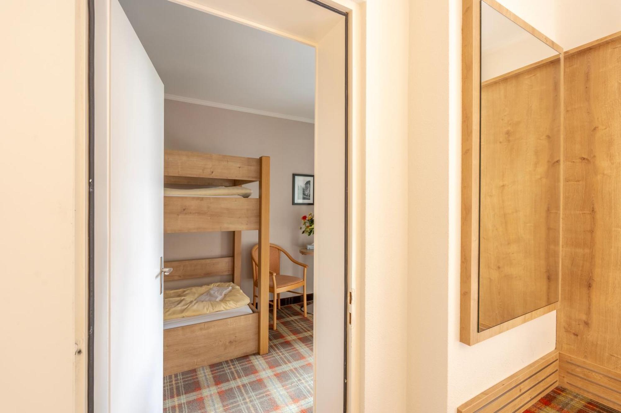 Hotel Staubbach Лаутербрунен Екстериор снимка