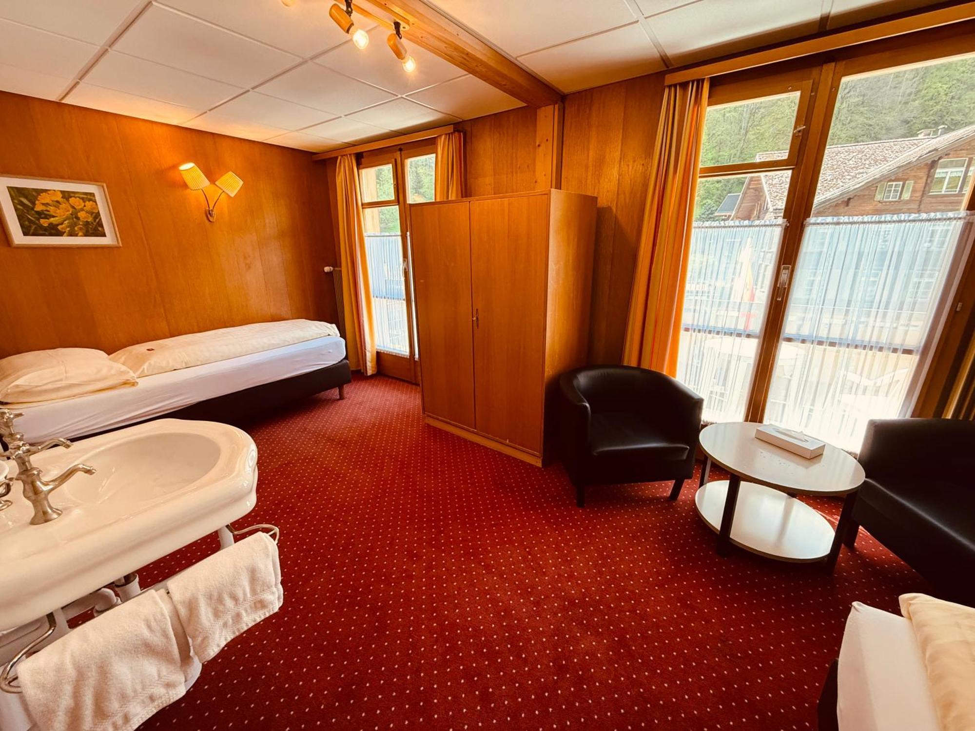 Hotel Staubbach Лаутербрунен Екстериор снимка
