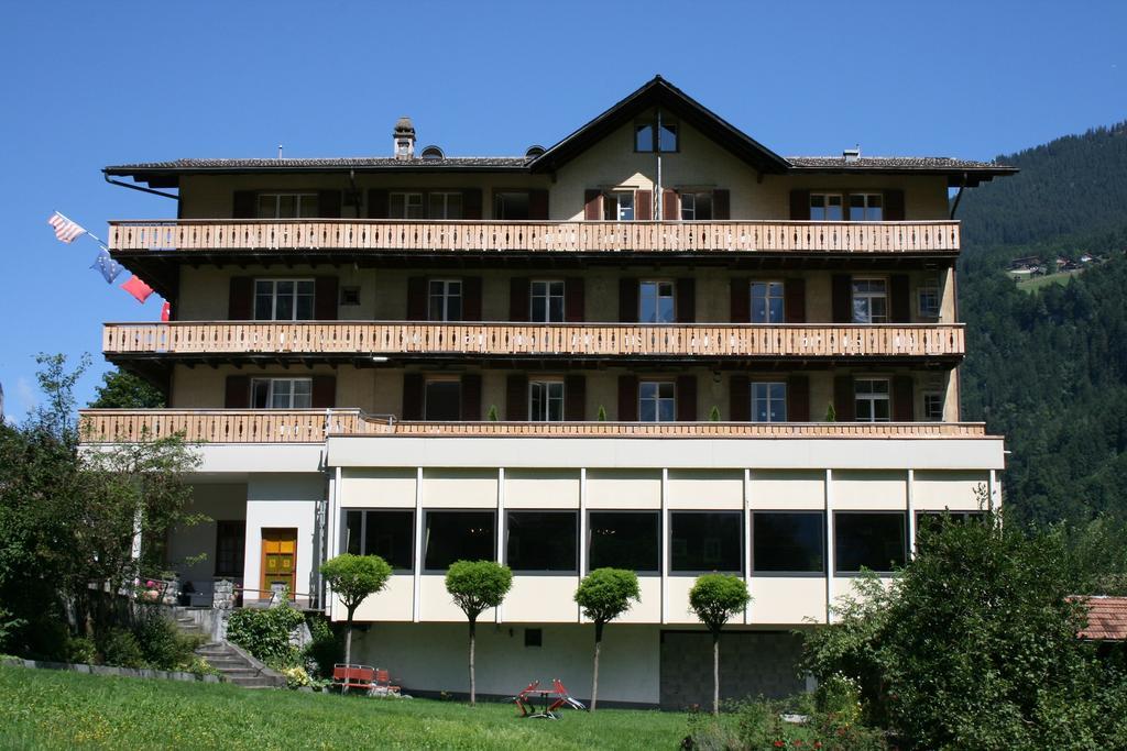 Hotel Staubbach Лаутербрунен Екстериор снимка